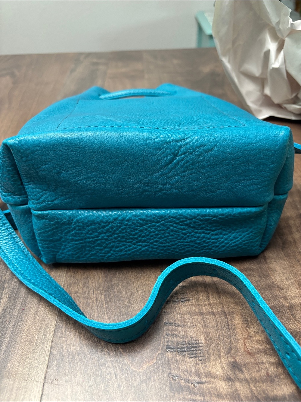 Portland Leather Baja Blue Drawstring small Bucket Shoulder Bag. New . - Picture 3 of 5